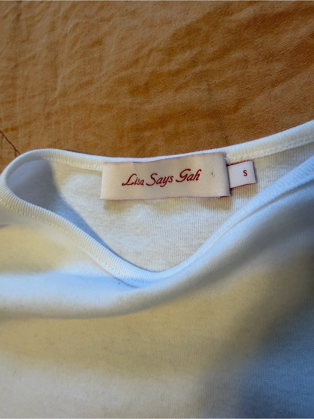 Lisa Says Gah White Short-Sleeve Tee with Blue Plate Graphic - Picture 2 of 3